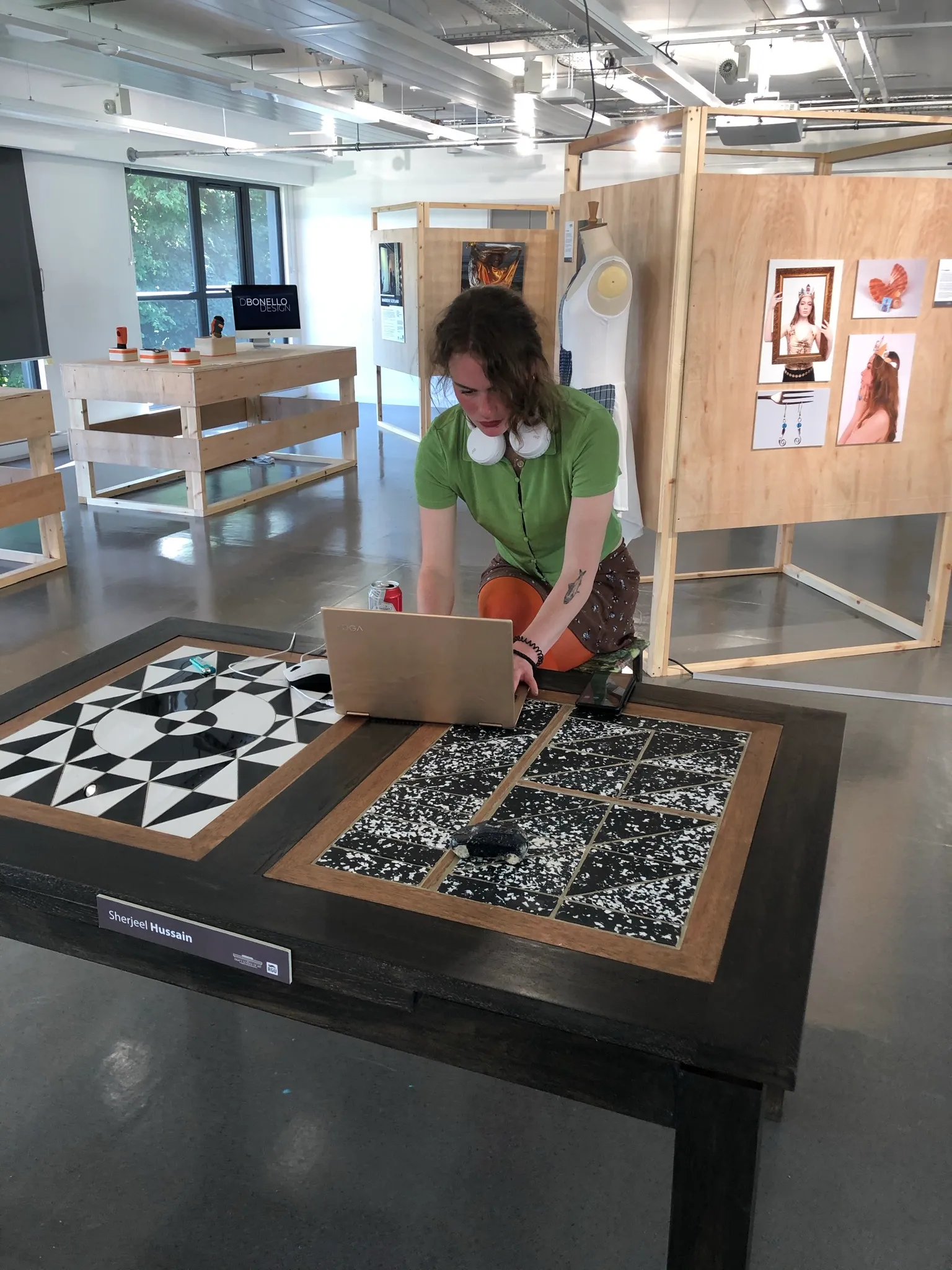 CANTI-001 luxury table — solid oak frame with SMILE recycled plastic panels, Gray's Degree Show 2022